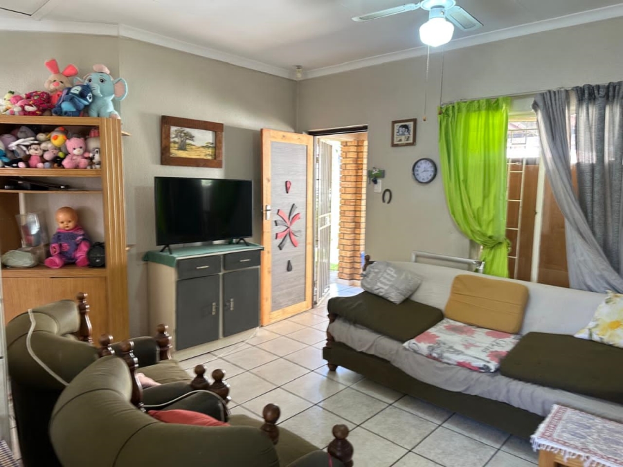 2 Bedroom Property for Sale in Oos Einde North West